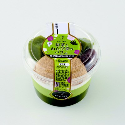 抹茶とわらび餅のパフェ
