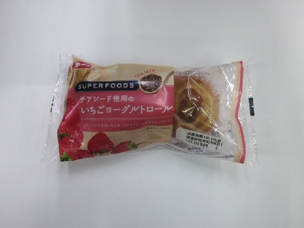 チアシード使用のいちごヨーグルトロール