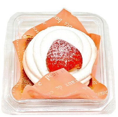 たっぷりクリームの苺ショートケーキ