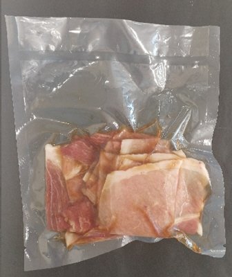 キムチを加える国産豚肉炒め
