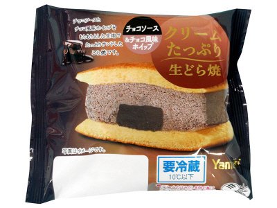 クリームたっぷり生どら焼（チョコソース＆チョコ風味ホイップ）