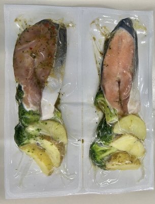 サーモンステーキセット（バジルオイルソース）