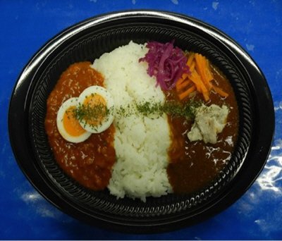 (CD）トマトキーマと欧風の2種盛りカレー