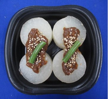 信州赤味噌のたれで食べる　ふろふき大根