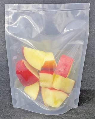 そのまま食べられる　カットりんご（皮付き）（２０％増量）
