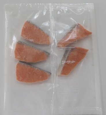 脂ののった骨取り銀鮭切身（甘塩味）