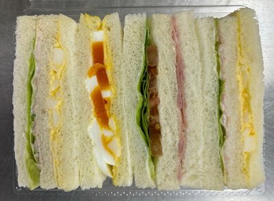 定番具材のBOXサンド