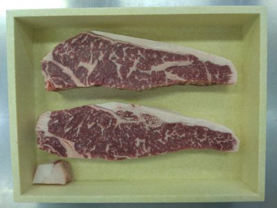 鳥取県産牛　ｻｰﾛｲﾝｽﾃｰｷ（交雑種）　２枚