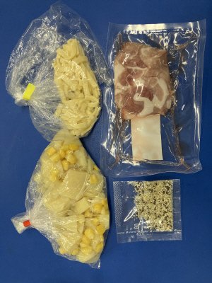 産直豚肉とじゃが芋のカリカリチーズ焼き