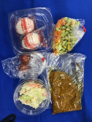 カレーピラフとポテトサラダ