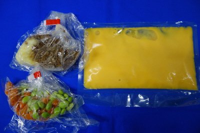 鶏そぼろとじゃが芋のキッシュ風オムレツ