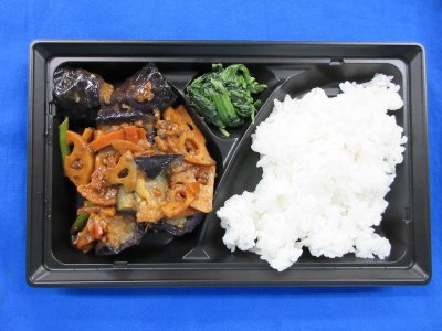 鶏そぼろと野菜のなす味噌弁当