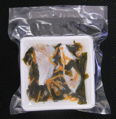 小鯛とワカメの甘酢漬け