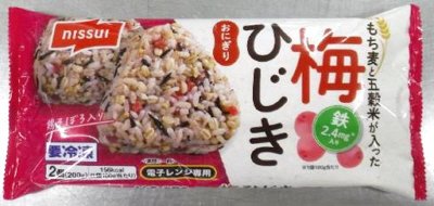 もち麦と五穀米が入った　梅ひじきおにぎり