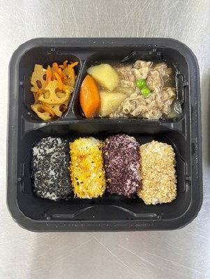 肉じゃがと俵おにぎり弁当