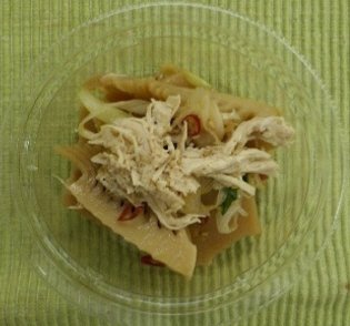 おつまみたけのこ（蒸し鶏入り）