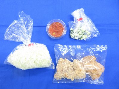 サルサソースと食べるチキン竜田
