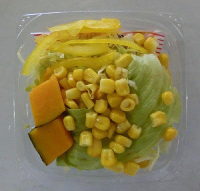 黄色の野菜サラダ