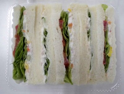 ２種のサンド（ツナと野菜）