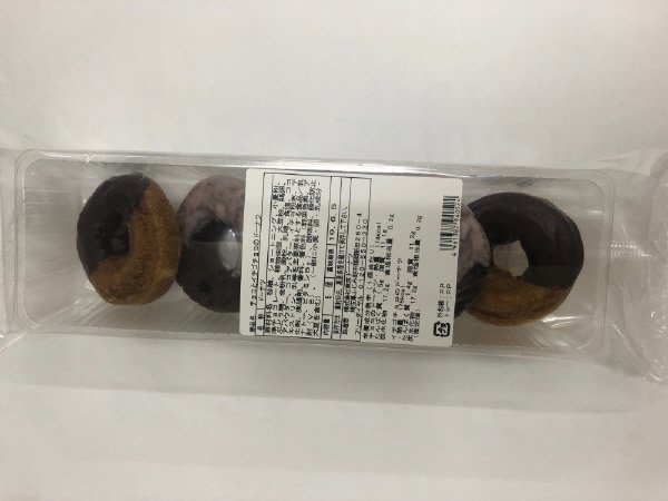 チョコとイチゴチョコのドーナツ