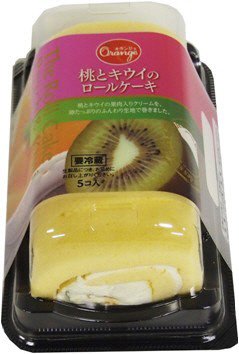 桃とキウイのロールケーキ