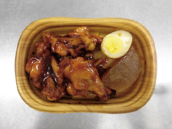 国産手羽元と大根の煮物