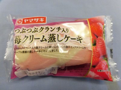 つぶつぶクランチ入り苺クリーム蒸しケーキ