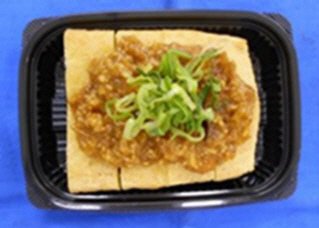 栃尾揚げ　肉味噌のせ