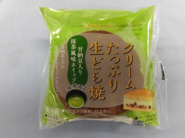 Tクリームたっぷり生どら焼（甘納豆入り抹茶風味ホイップ）