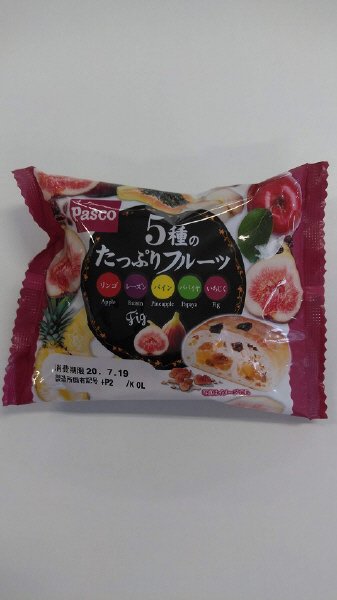 ５種のたっぷりフルーツ（リンゴ、レーズン、パイン、パパイヤ、いちじく）