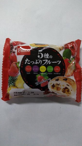 ５種のたっぷりフルーツ（リンゴ、レーズン、パイン、パパイヤ、いちご）