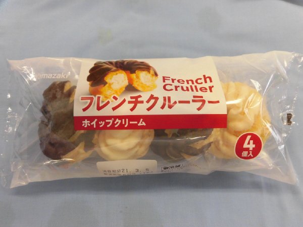 Ｔフレンチクルーラー（ホイップクリーム）４