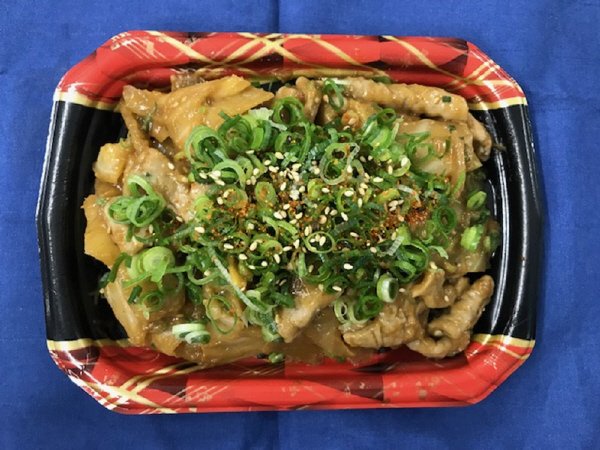 ネギたっぷり国産豚もつの辛口味噌炒め
