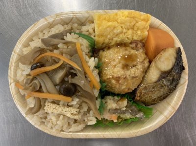 だし香るきのこご飯弁当
