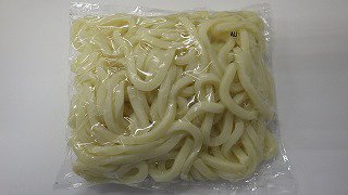 ゆでずに水でほぐすだけ　細うどん
