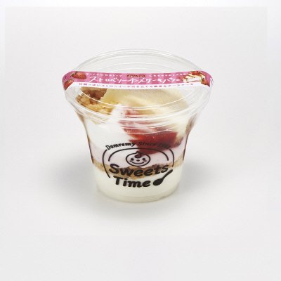 ストロベリーチーズケーキパフェ