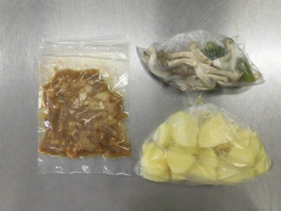 豚肉とじゃがいもの炒め物（バター醤油風味）