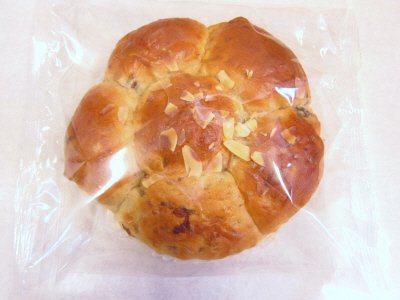 森の木の実と果実のパン