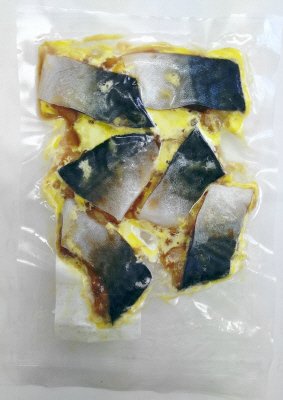 フライパンで焼く　真鯖オリーブオイル漬