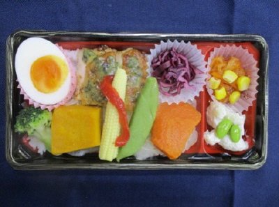 ごろごろ野菜と鶏香草焼のお弁当