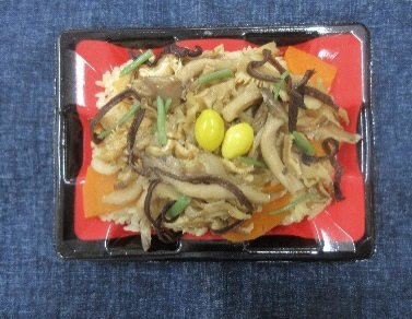 秋の味覚きのこおこわ