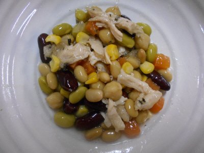 チキンと豆の彩りサラダ