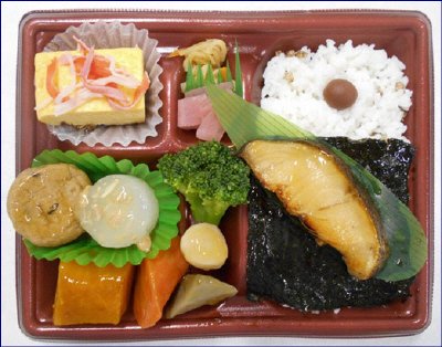 銀だら西京焼きと季節の煮物弁当