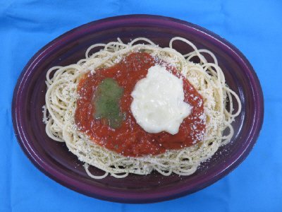 チーズソースのトマトスパゲティ