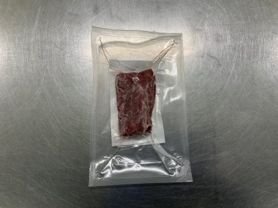 鮮馬刺し　赤身（冷凍）８０ｇ定貫