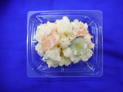 お芋が美味しいポテトサラダ中