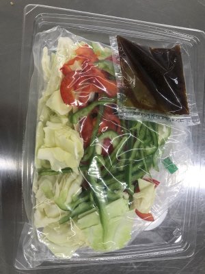お米育ち豚とキャベツで作る!黒胡椒香る彩り炒め