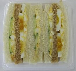 玉子たまごサンド（全粒粉入りパン）