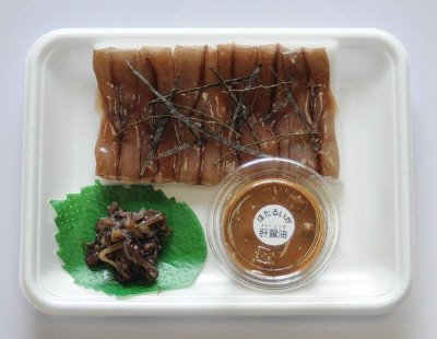 肝醤油で食べる ほたるいか昆布〆