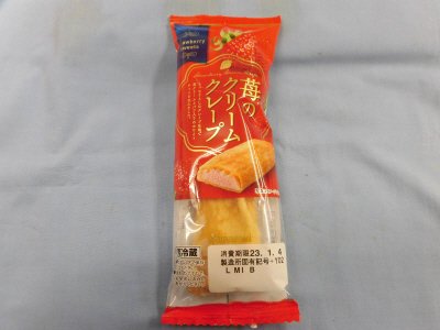 苺のクリームクレープ
